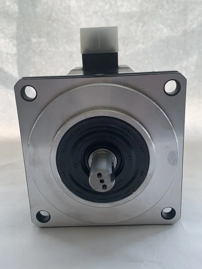 Серводвигатель Fanuc AC Servo Motor Model B3/3000 — фото лота 2