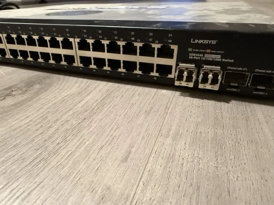 Коммутатор Linksys SRW2048 48 Port 10/100/1000 Gigabit Switch Webview