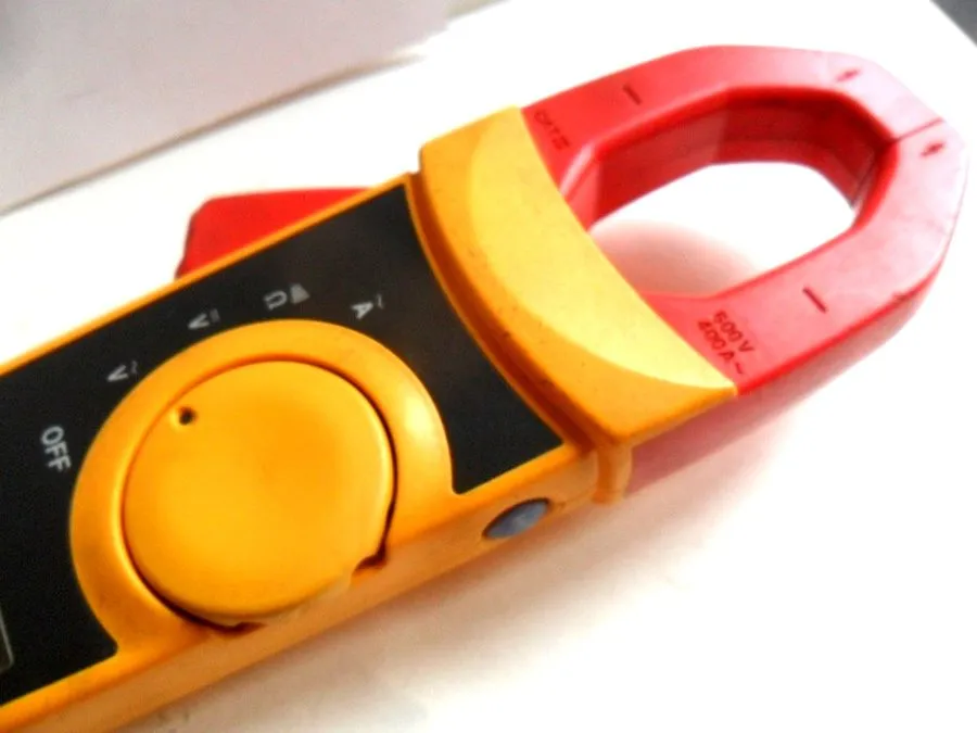 Тестер Fluke 333 TRMS Digital Handheld Clamp Meter With Case — фото лота 2