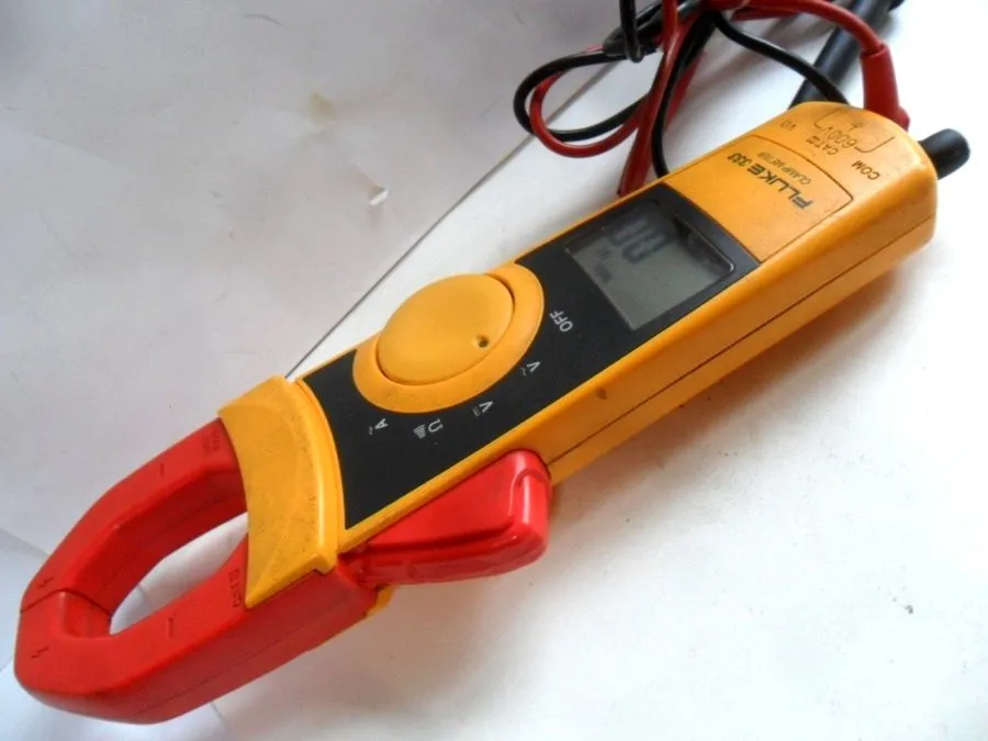 Тестер Fluke 333 TRMS Digital Handheld Clamp Meter With Case — фото лота 4