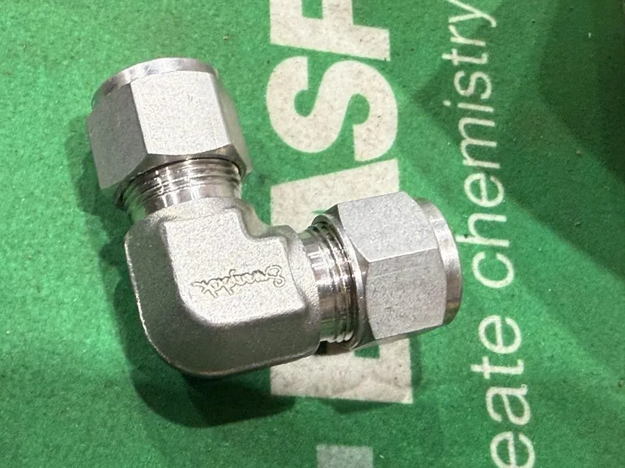 Фитинг 1 Swagelok Stainless Steel Elbow Fitting, 1/2" OD Tube, SS-810-9