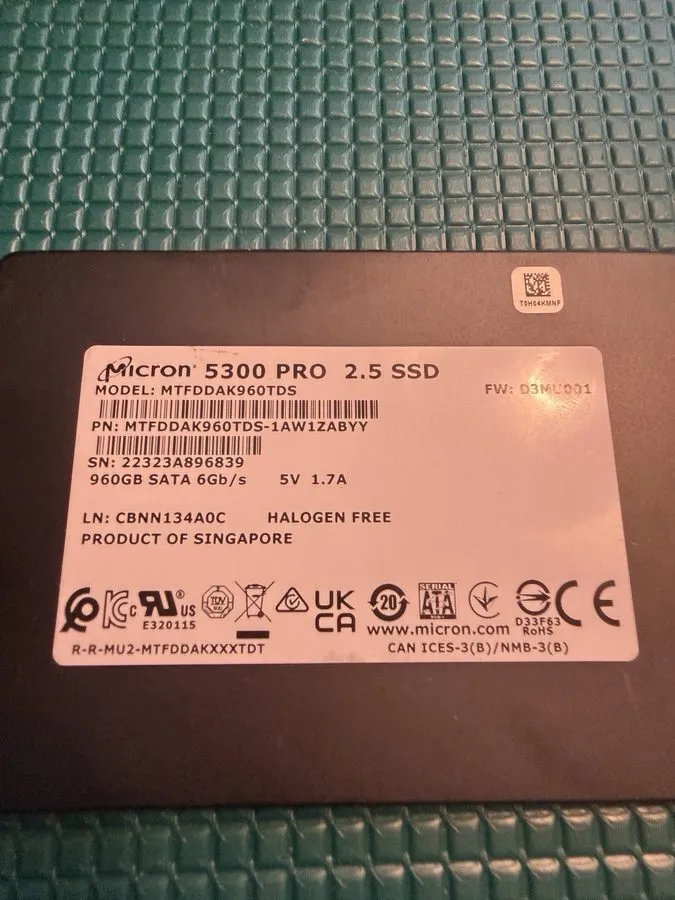 SSD-накопитель Micron 5300 PRO 960GB SATA 6Gbps Intensive RI SSD MTFDDAK960TDS-1 — фото лота 1