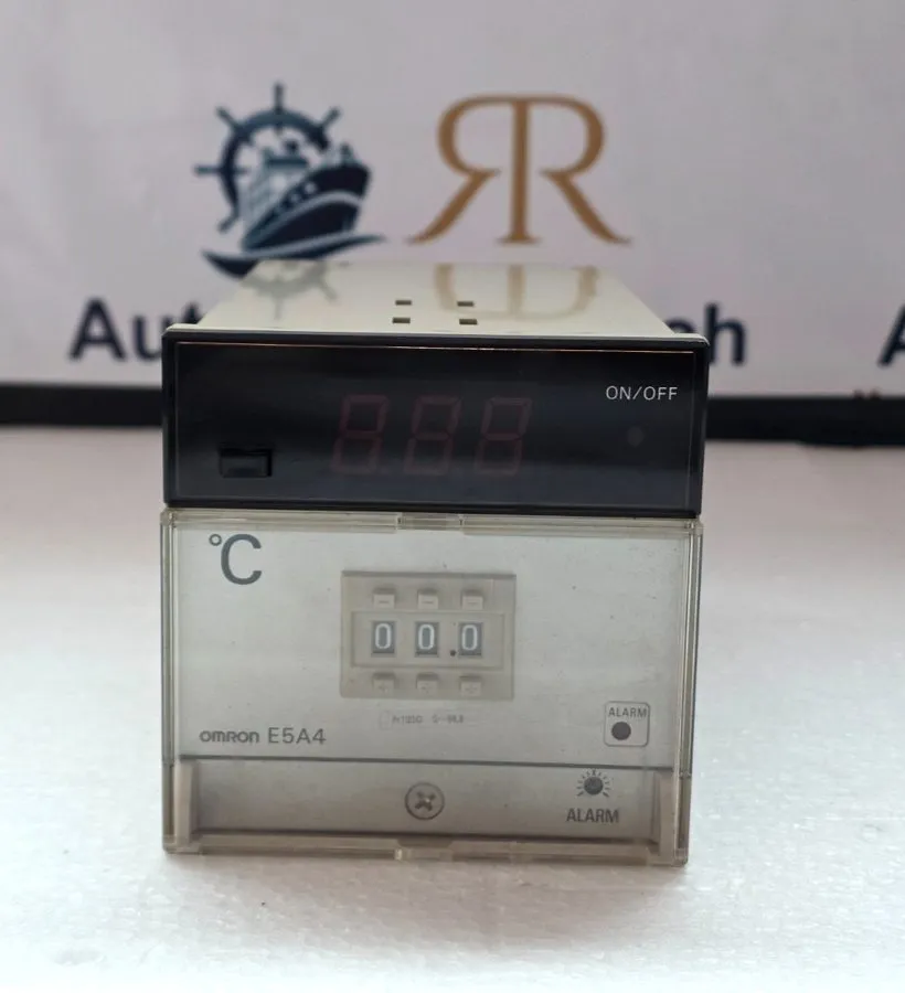 Датчик температуры OMRON E5A4 TEMPERATURE CONTROLLER 100-110/200-220VAC 4.5VA — фото лота 1