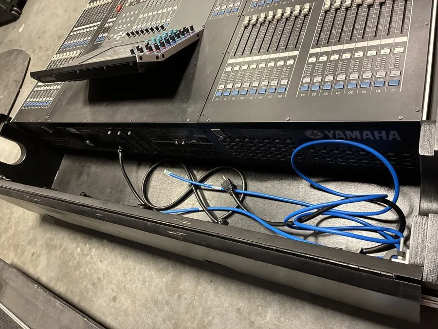 Микшерный пульт Yamaha M7CL-48 48-Channel Digital Audio Mixing Console CG01RZF — фото лота 1