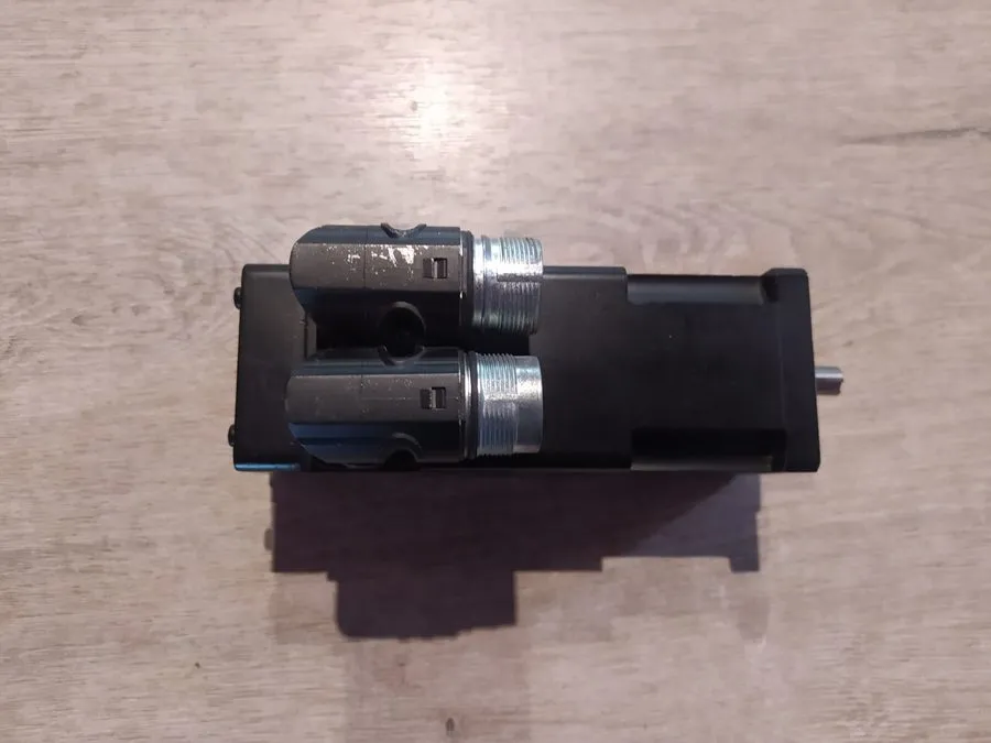 Серводвигатель ALLEN-BRADLEY SERVO MOTOR INVERTER DUTY AC MPL-B1530U-VJ42AA