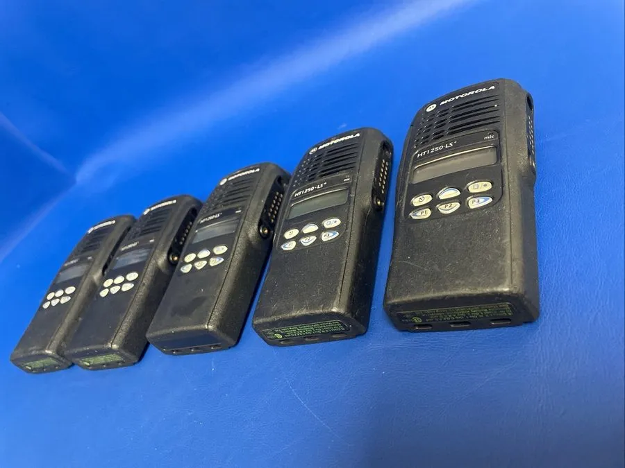 Радиостанция Motorola HT1250 LS+ UHF 450-512MHz 4W 16CH Two Way Radio AAH25SDH9D