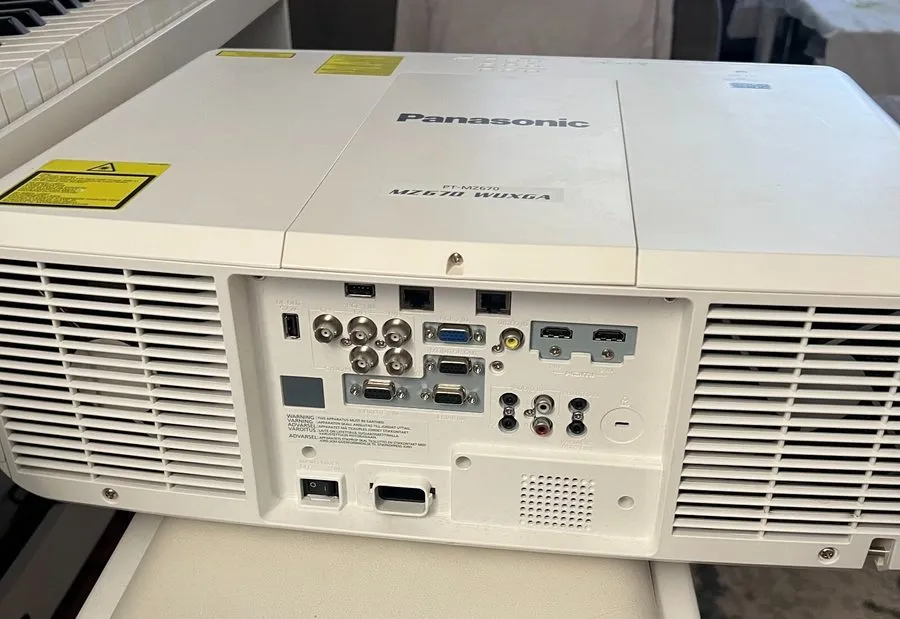 Проектор Panasonic PT-MZ670U 6500-Lumen Solid Shine WUXGA Laser Projector. Only  — фото лота 1