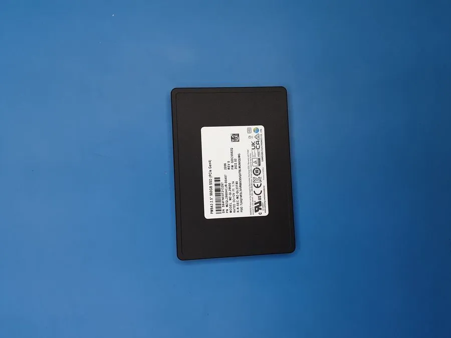 960GB MZQL2960HCJR-00A07 7mm, 6500 / 1500 MB/s, V-NAND 3-bit MLC, PCIe NVMe 4.0