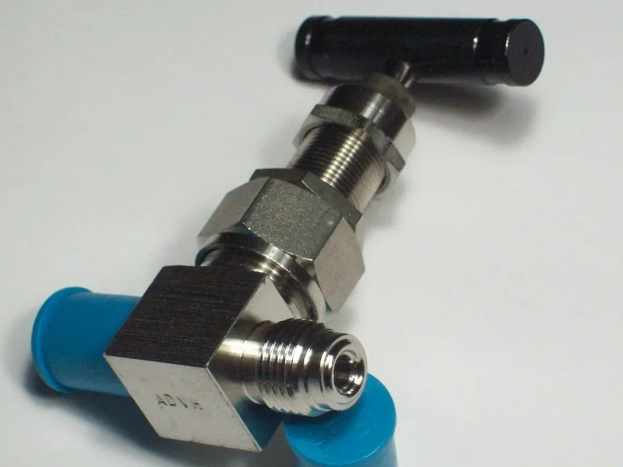 Клапан 1- Swagelok Severe Service Needle Valve, 1/4" OD Tube, SS-3NBVCR4