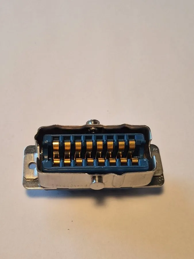 Разъём AMPHENOL 26-4401-16S GOLD 16 PIN PANEL RACK SOCKET CONNECTOR