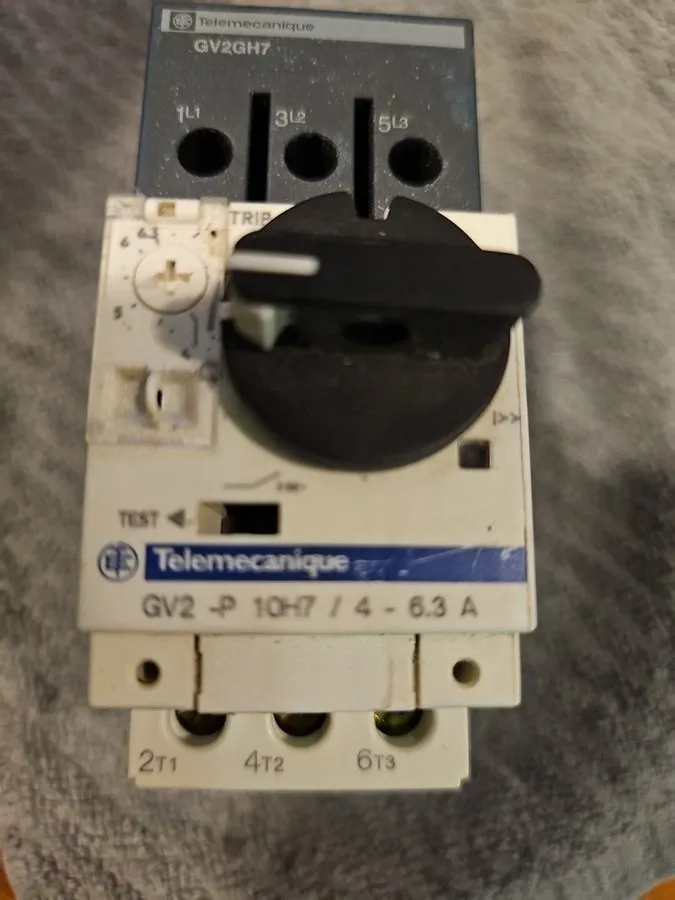 Автоматический выключатель TELEMECANIQUE GV2-P 10H7 / 4-6.3A MOTOR CIRCUIT BREAK — фото лота 1