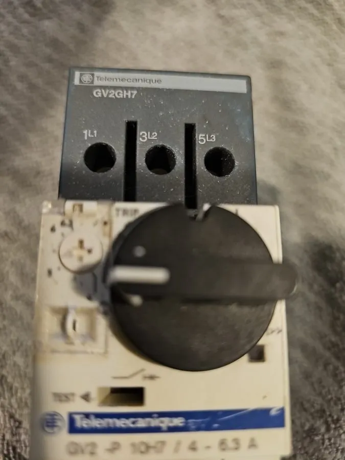 Автоматический выключатель TELEMECANIQUE GV2-P 10H7 / 4-6.3A MOTOR CIRCUIT BREAK — фото лота 2