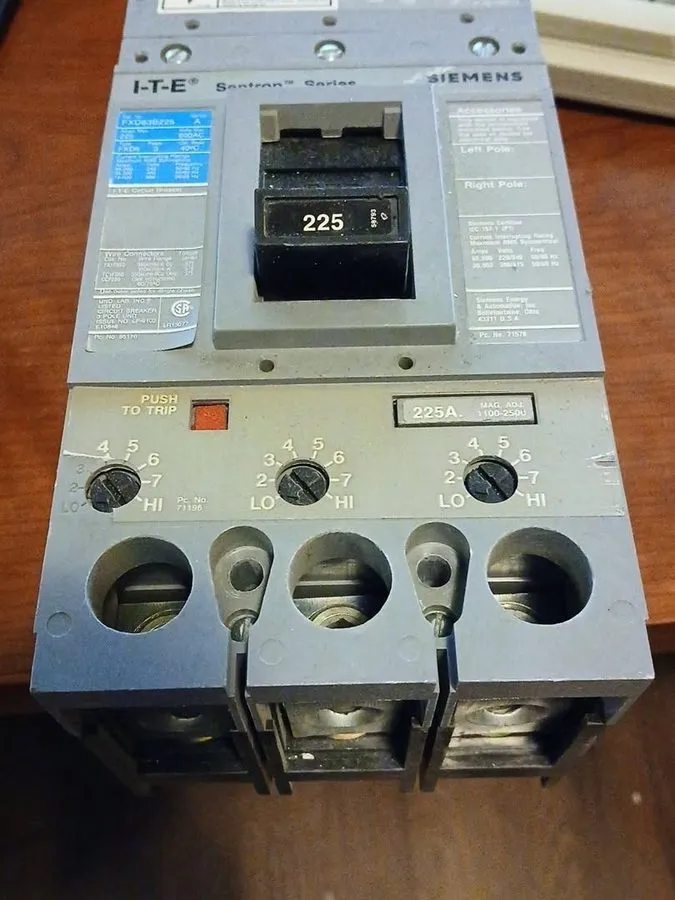 Автоматический выключатель Siemens Sentron FXD63B250 Ser FXD6-A 250 Amp 600 VAC 