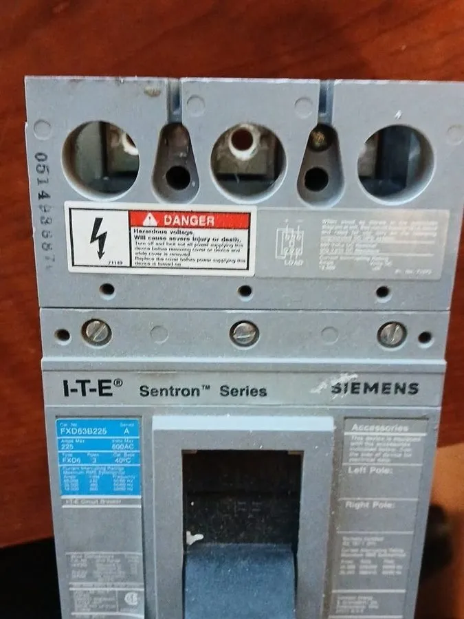 Автоматический выключатель Siemens Sentron FXD63B250 Ser FXD6-A 250 Amp 600 VAC  — фото лота 2