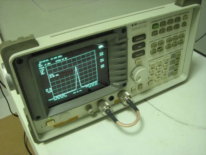 Анализатор спектра HP Agilent 8590B Spectrum Analyzer 9 kHz to 1.8GHz