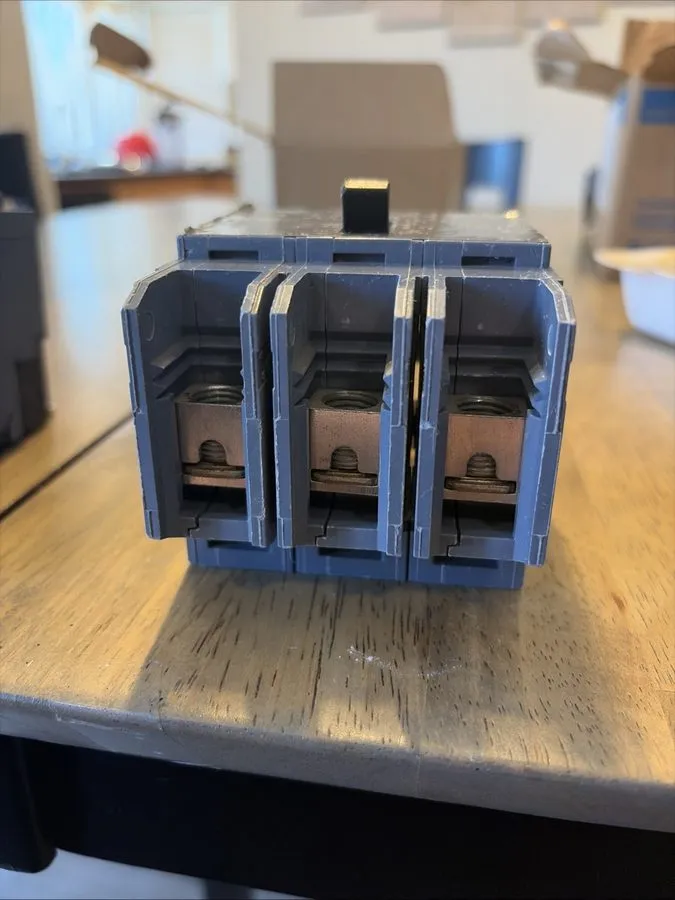 Автоматический выключатель Siemens BQD340 3 Pole 40Amp, 480V Circuit Breaker Bla — фото лота 2
