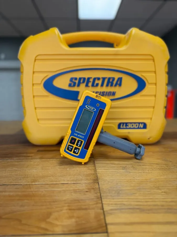 Нивелир Spectra Precision Laser Level LL300N w/ Tripod Stand & HL450 Receiver