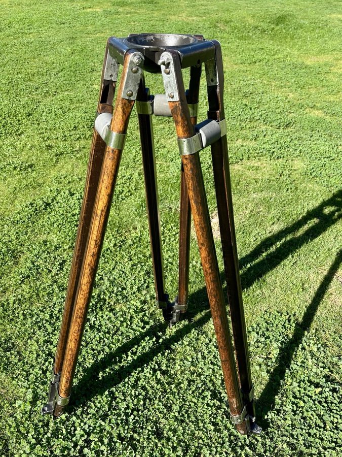 Камера Birns & Sawyer VGM-200 Wooden Tripod Legs Motion Picture Camera Equipment — фото лота 2