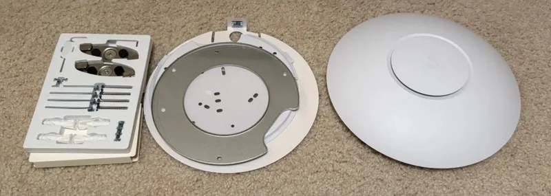 Точка доступа Wi-Fi Ubiquiti UniFi Access Point WiFi 6 Enterprise UniFi6 U6-Ente — фото лота 1