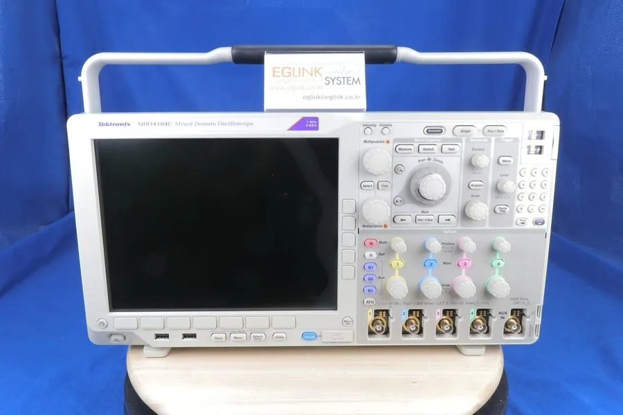 Осциллограф Tektronix MDO4104C 1GHz, 4Ch. 5GS/s Mixed Domain Oscilloscope
