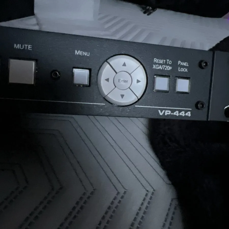 Видеокоммутатор Kramer VP-425 12- Input Presentation Switcher / Scaler — фото лота 1