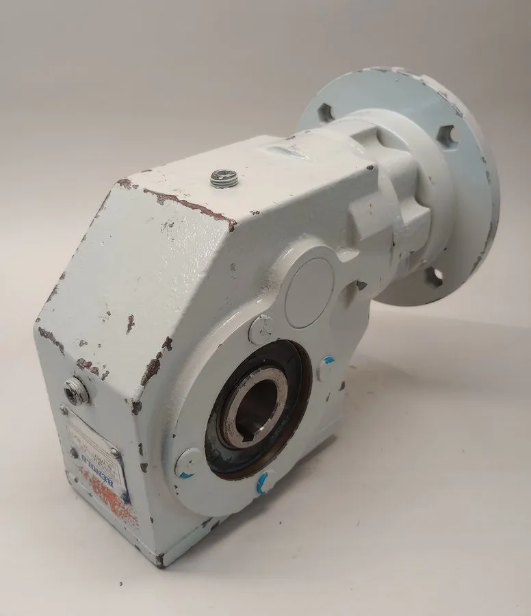 Редуктор Renold R105530/1 Gearbox Conveyor K98 BEV/HEL Ratio 24.85:1 669001005 — фото лота 2