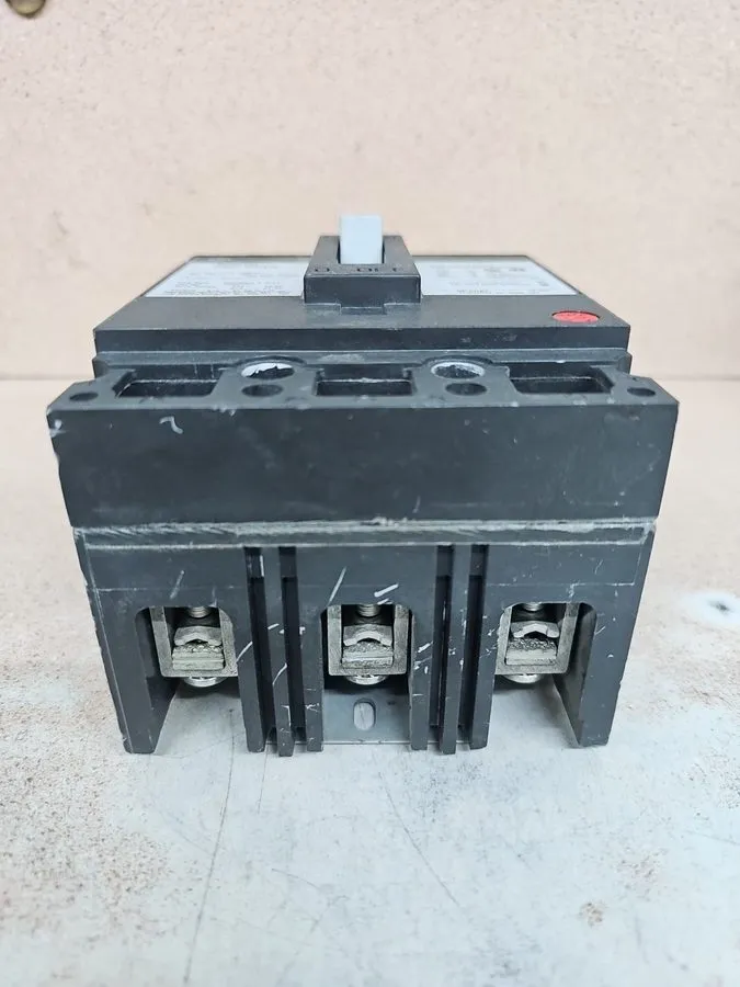 Автоматический выключатель GE Enclosed Circuit Breaker TED134040 40A 480V 3P 3R 