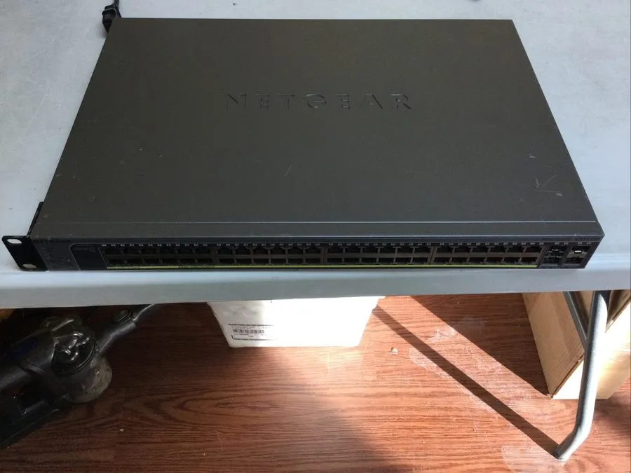 Коммутатор Netgear GS752TP V1