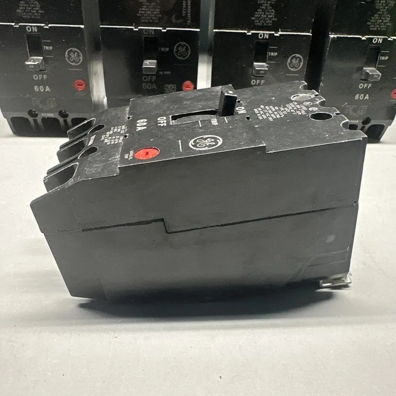 Автоматический выключатель GENERAL ELECTRIC TEY360 TEY 3 POLE 60 AMP 480v CIRCUI — фото лота 2