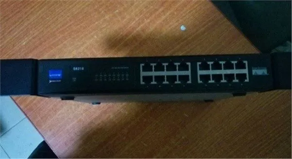 Коммутатор CISCO SYSTEMS SR216 LINKSYS 16 PORT 10/100 SWITCH 115 VAC