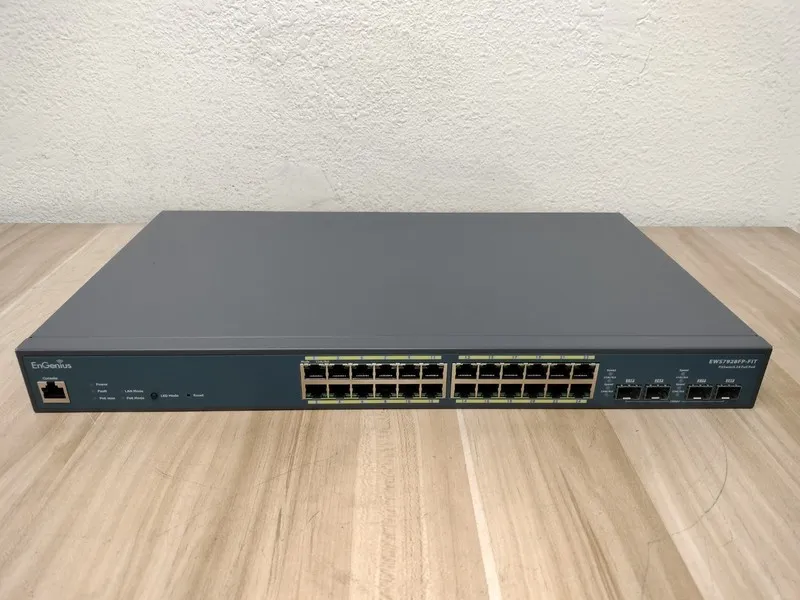 Коммутатор EnGenius 24-Port 410W Gigabit PoE+ Switch Layer 2 w/ 4 SFP EWS7928FP-