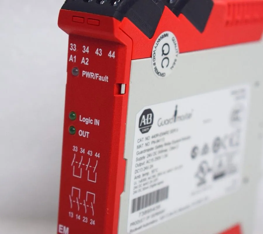 Реле безопасности ALLEN BRADLEY 440R-EM4R2 GUARDMASTER SAFETY RELAY PN-94113 24V