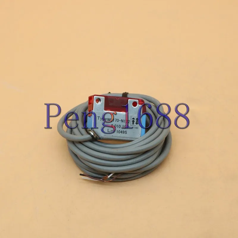 Фотоэлектрический датчик SICK WL170-N122 Photoelectric Retro-reflective Sensor
