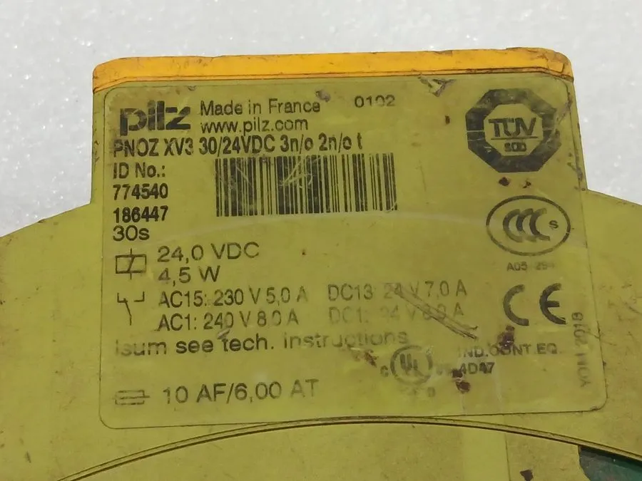 Реле безопасности PILZ 774540 Safety Relay PNOZ XV3 30/24VDC 3S 2SZ
