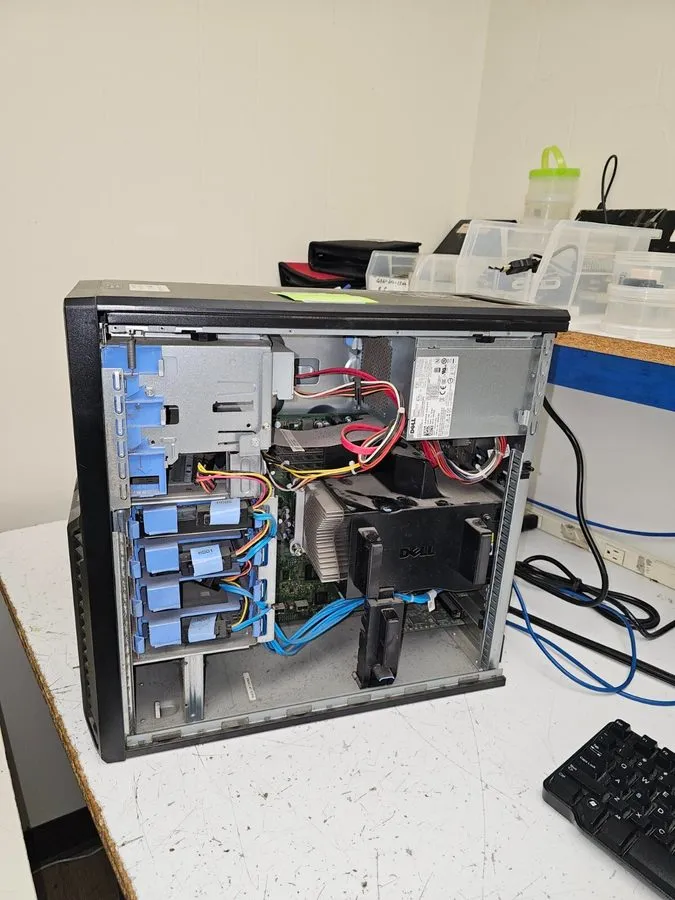 Сервер Dell PowerEdge T110 Tower Server Intel Xeon X3450 2.5 GHz 2 GB Ram No HDD