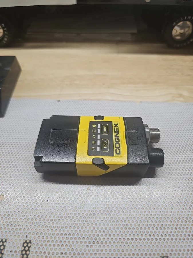 Камера машинного зрения Cognex IS2000C-130-40-L28 Vision Camera In-Sight Sensor  — фото лота 2