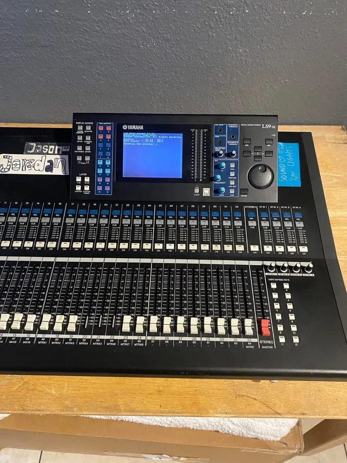 Микшерный пульт Yamaha LS9-32 32-Input Digital Mixing Console CG01VLQ