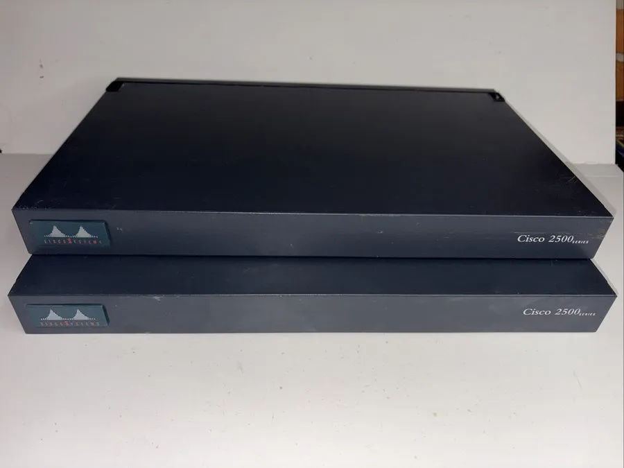 Маршрутизатор Two Cisco 2507 Routers /16 Port Hubs Both In Excellent Condition