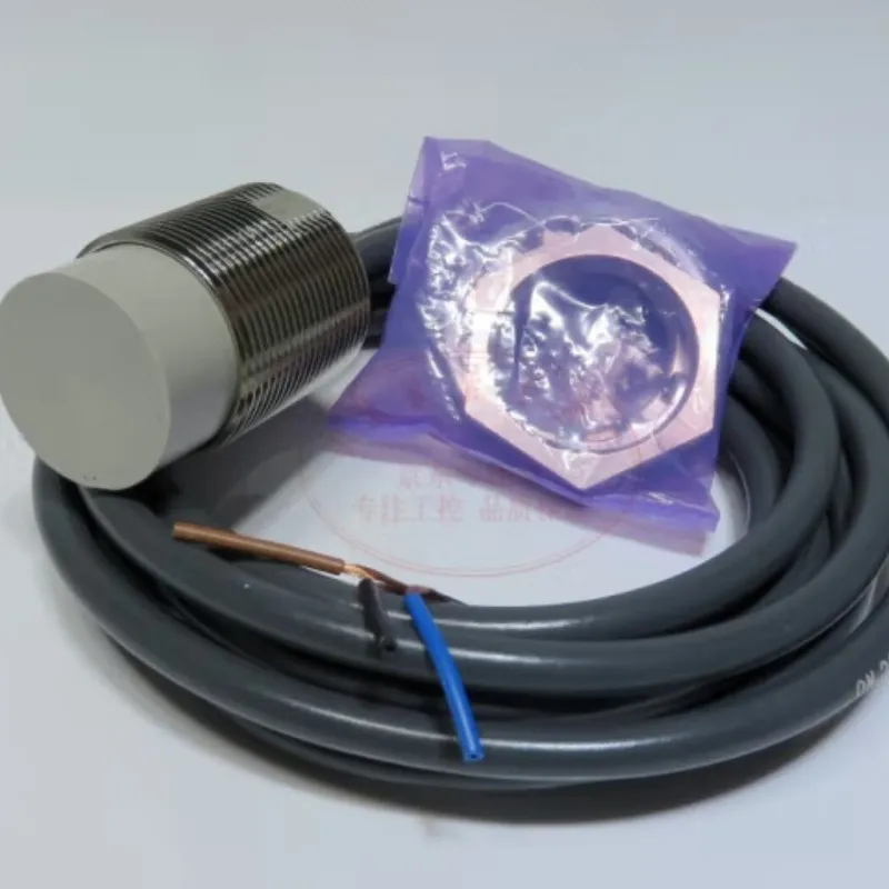 Датчик приближения Omron E2E-X18ME1 Proximity Sensor 12-24VDC 2348