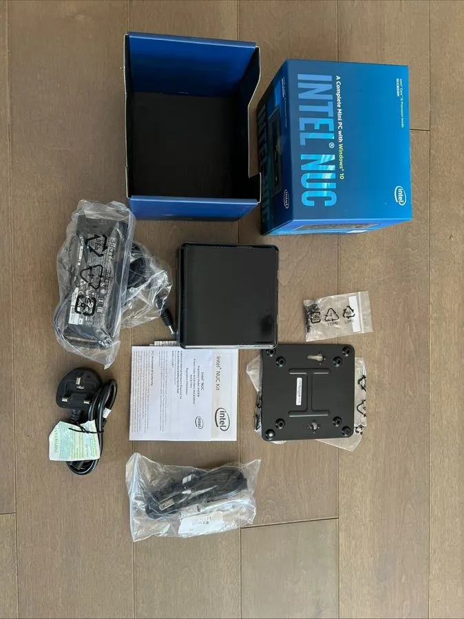 Док-станция Intel NUC PC/workstation 1 TB HDD, i5-8265U UCFF 8th gen Intel Core