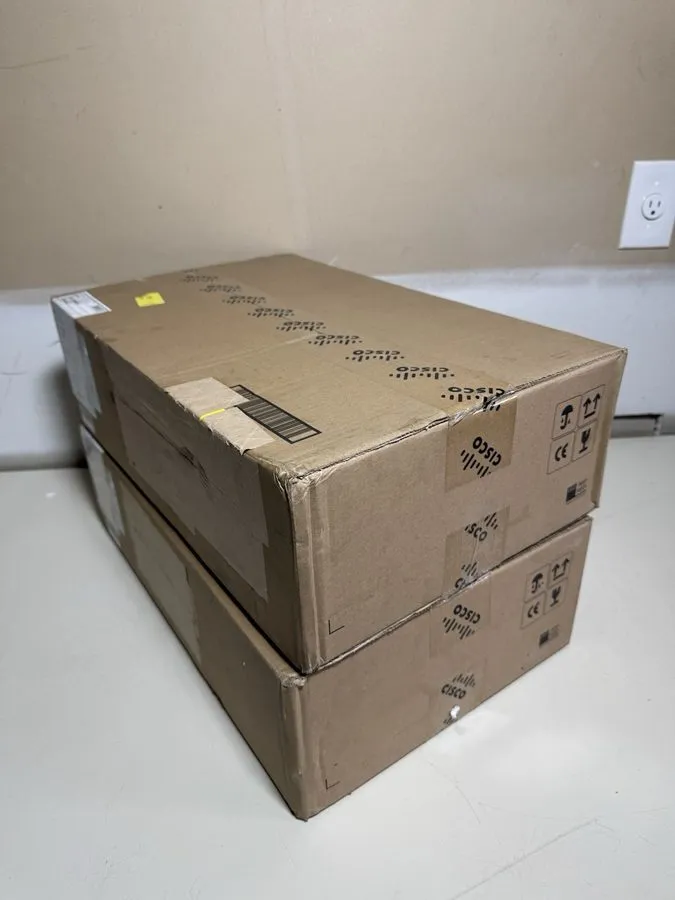 Коммутатор Cisco C1000-24T-4X-L 24 Port Gigabit Ethernet + 4x 10G SFP+ L2 Switch