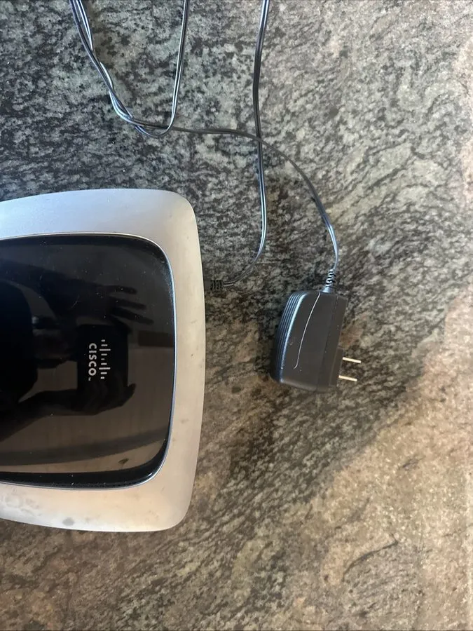 Маршрутизатор Cisco Linksys E2000 Wireless N Router 300 Mbps 4-Port Gigabit — фото лота 1