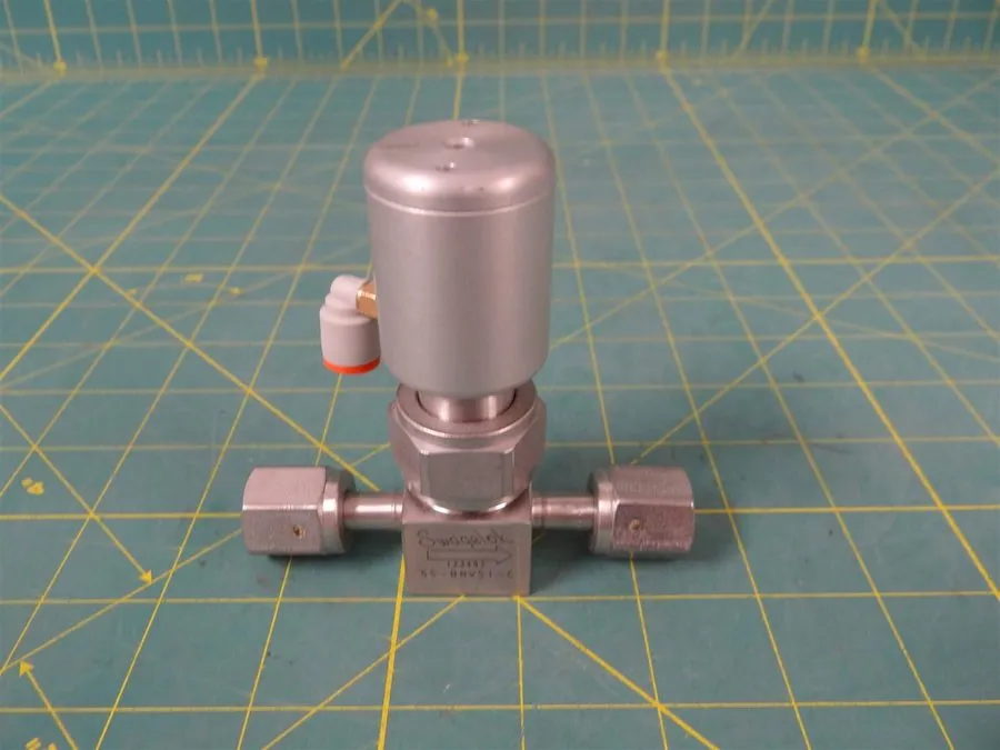Клапан Swagelok SS-BNV51-C 316L SS HP Bellows Sealed Valve, 1/4" Female Swagelok