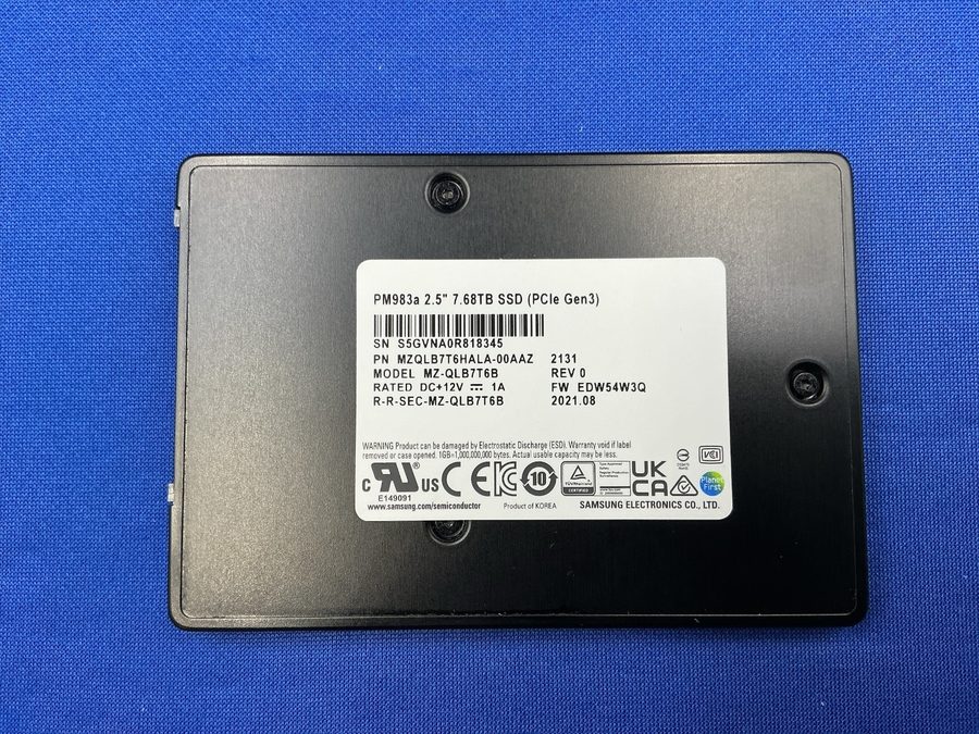 SSD-накопитель Samsung PM983A 7.68TB SSD 2.5" U.2 PCIe Gen3 NVMe MZ-QLB7T6B MZQL