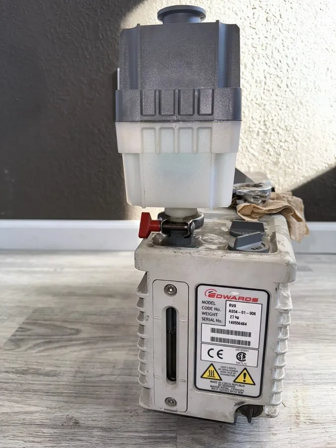 Насос EDWARDS RV8 A654-01-906 Rotary Vane Pump