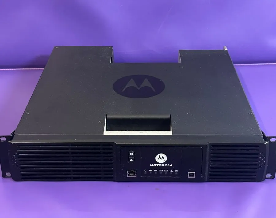 Ретранслятор Motorola SLR8000 UHF Digital Repeater (100 Watts)