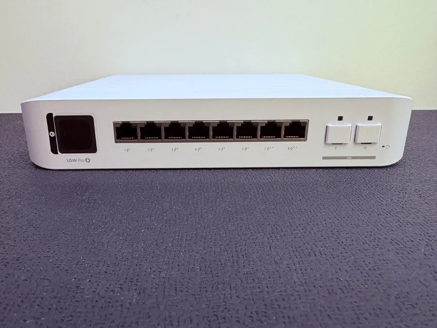 Коммутатор Ubiquiti USW-Pro-8-PoE