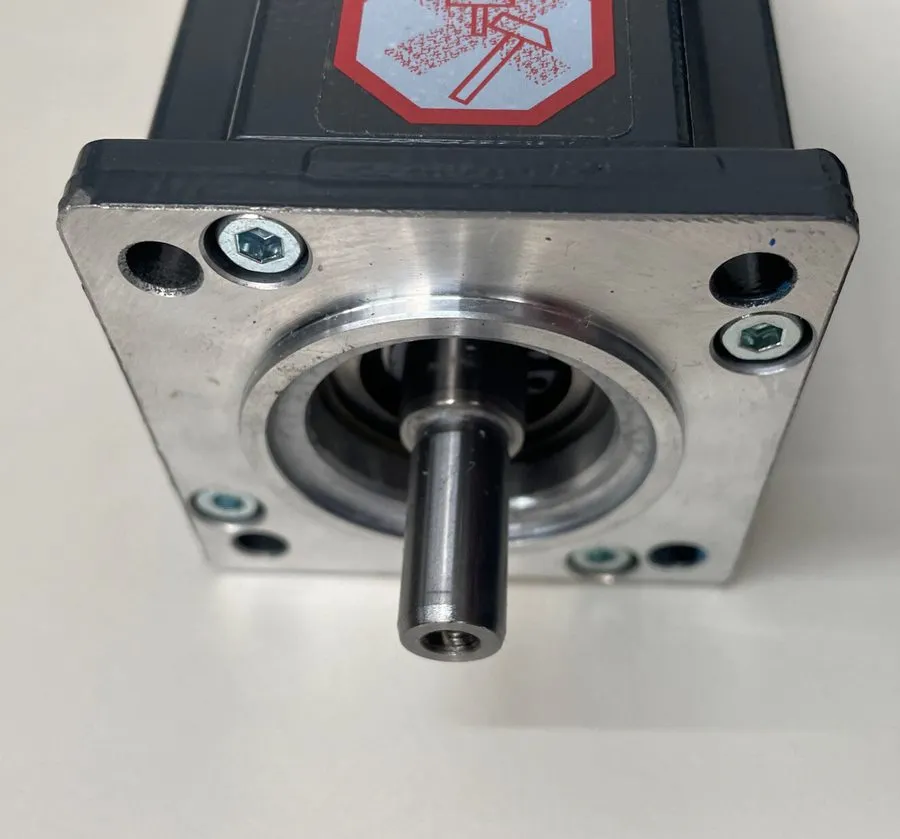 Серводвигатель Beckhoff Servomotor AM8022-0D21-0000 Synchronous Motor 0.59kW + G