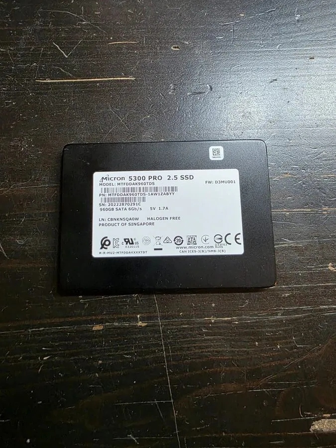 SSD-накопитель Dell Micron 960GB SATA 6Gb/s Enterprise SSD MTFDDAK960TDS DP/N 0C