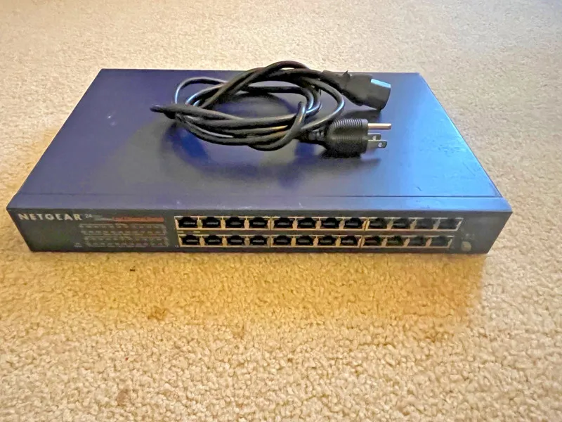 Коммутатор NetGear FS524 24-Ports 10/100 mbps Fast Ethernet Switch